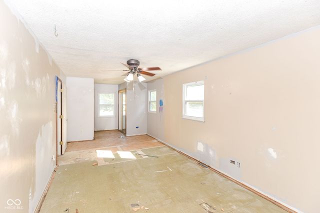 435 Southlane Drive, Whiteland, IN 46184