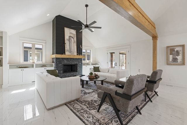 1328 Farmwood Dr, Murfreesboro, TN 37128