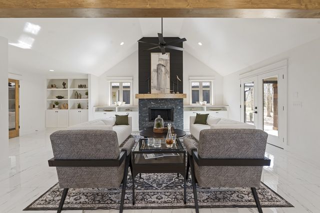 1328 Farmwood Dr, Murfreesboro, TN 37128