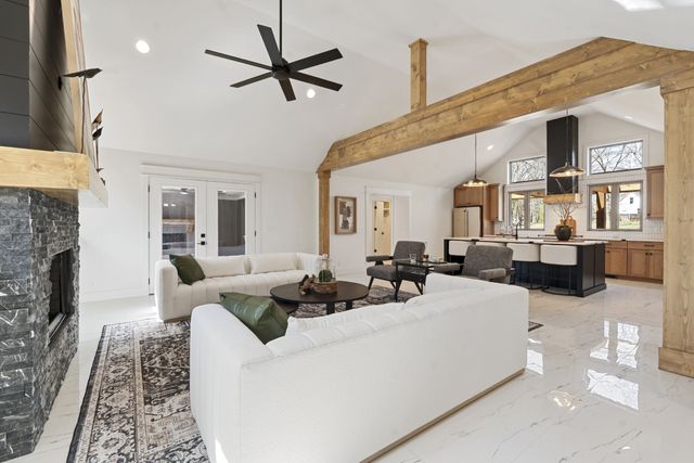 1328 Farmwood Dr, Murfreesboro, TN 37128