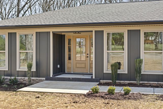 1328 Farmwood Dr, Murfreesboro, TN 37128