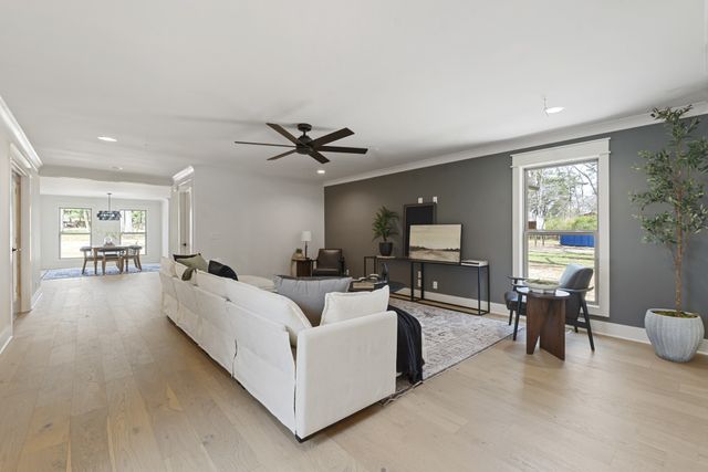 1328 Farmwood Dr, Murfreesboro, TN 37128