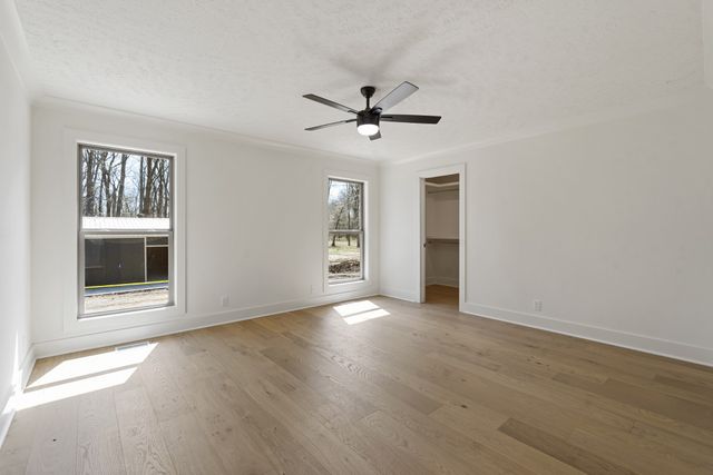 1328 Farmwood Dr, Murfreesboro, TN 37128