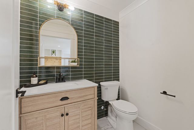 1328 Farmwood Dr, Murfreesboro, TN 37128