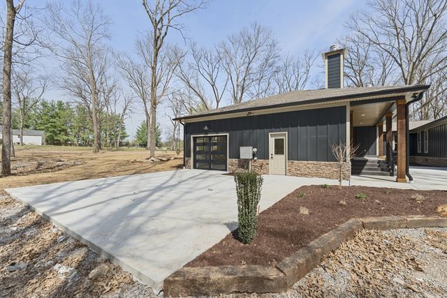 1328 Farmwood Dr, Murfreesboro, TN 37128