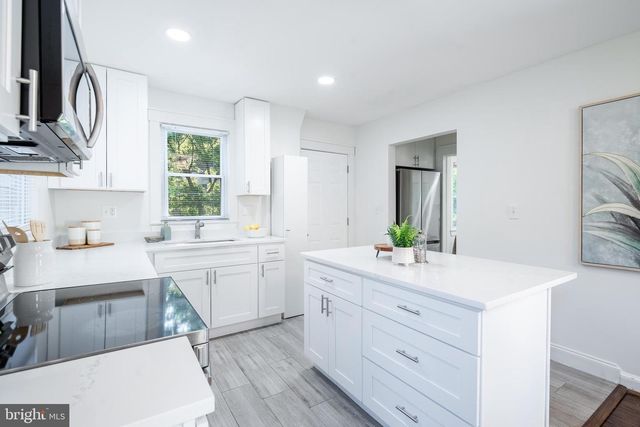 8705 BRADFORD RD, Silver Spring, MD 20901