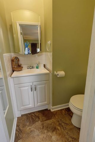 100 Willow Oaks Drive, Headland, AL 36345