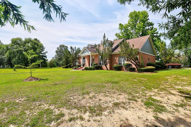 100 Willow Oaks Drive, Headland, AL 36345