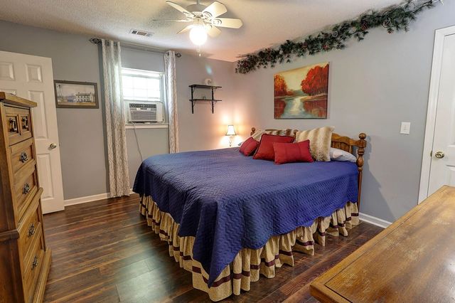 100 Willow Oaks Drive, Headland, AL 36345