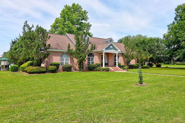 100 Willow Oaks Drive, Headland, AL 36345