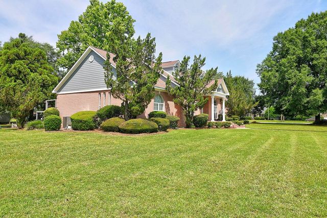 100 Willow Oaks Drive, Headland, AL 36345