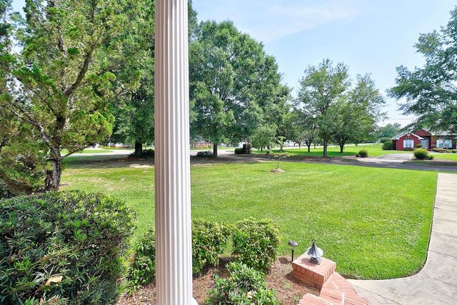 100 Willow Oaks Drive, Headland, AL 36345