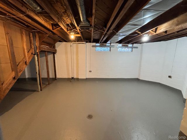 19381 KENOSHA Street, Harper Woods, MI 48225