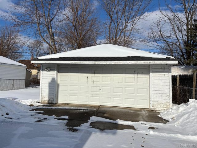 19381 KENOSHA Street, Harper Woods, MI 48225