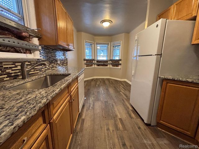 19381 KENOSHA Street, Harper Woods, MI 48225