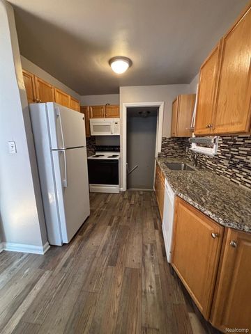 19381 KENOSHA Street, Harper Woods, MI 48225