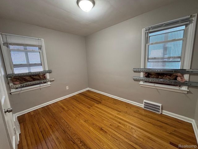 19381 KENOSHA Street, Harper Woods, MI 48225