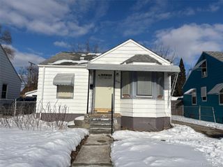 19381 KENOSHA Street, Harper Woods, MI 48225