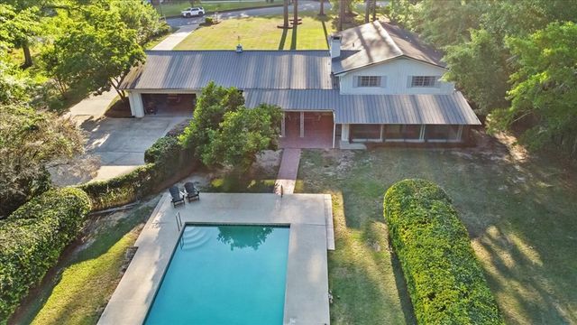 110 Pine Tree Drive, Dothan, AL 36303