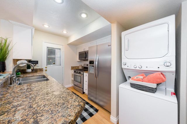 27448 Country Glen Road, Agoura Hills, CA 91301