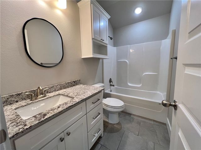 1803 E Hudson Drive, Siloam Springs, AR 72761