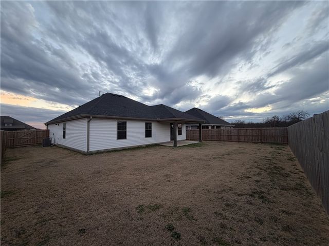 1803 E Hudson Drive, Siloam Springs, AR 72761
