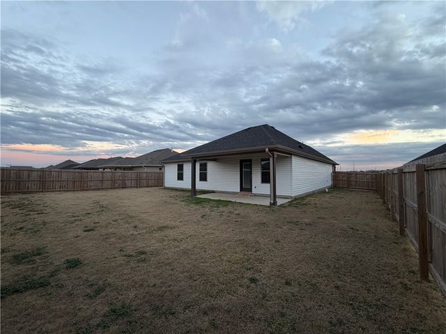 1803 E Hudson Drive, Siloam Springs, AR 72761