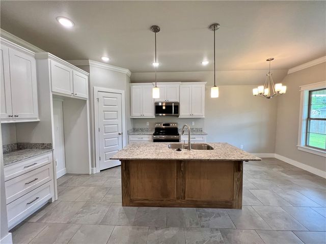 1803 E Hudson Drive, Siloam Springs, AR 72761