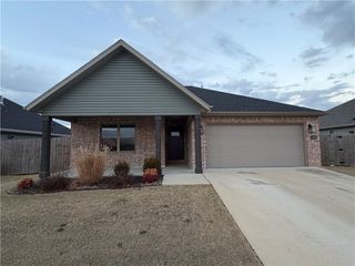 1803 E Hudson Drive, Siloam Springs, AR 72761