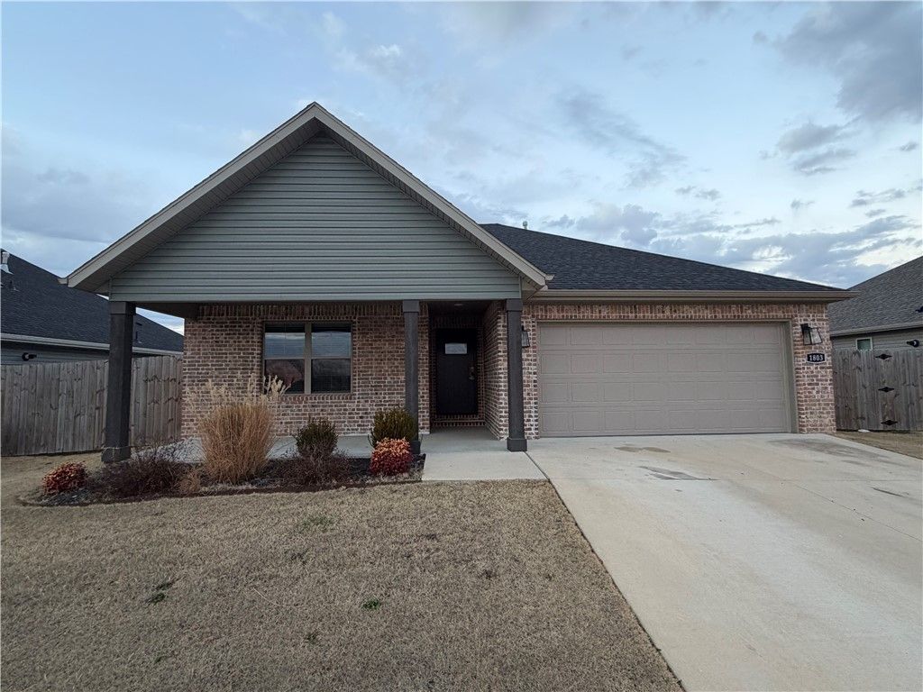 1803 E Hudson Drive, Siloam Springs, AR 72761