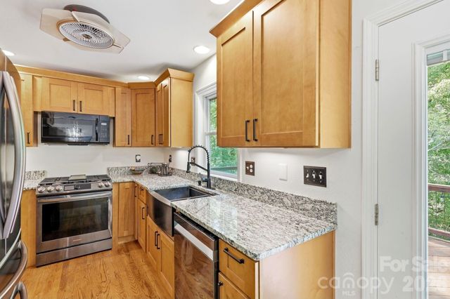 302 Rich Mountain Road, Flat Rock, NC 28731
