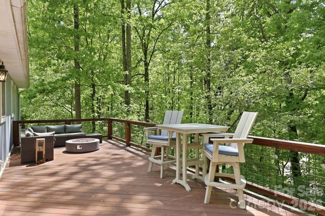 302 Rich Mountain Road, Flat Rock, NC 28731