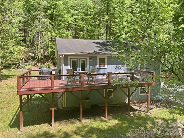 302 Rich Mountain Road, Flat Rock, NC 28731