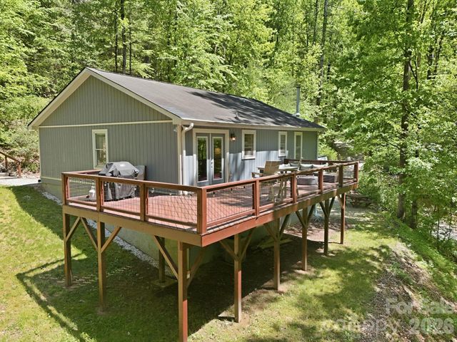 302 Rich Mountain Road, Flat Rock, NC 28731