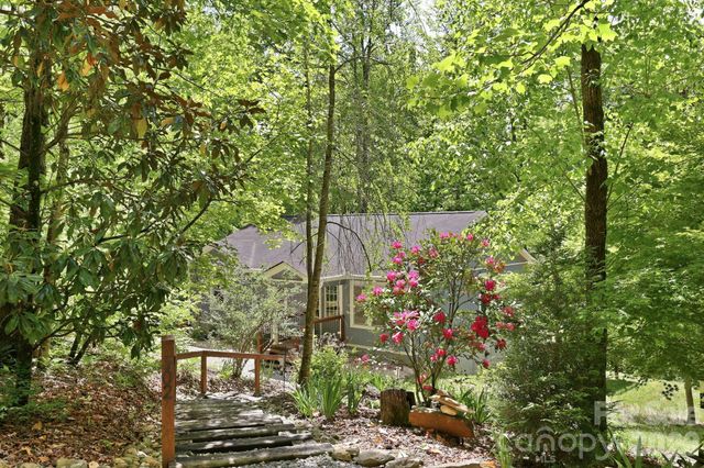 302 Rich Mountain Road, Flat Rock, NC 28731