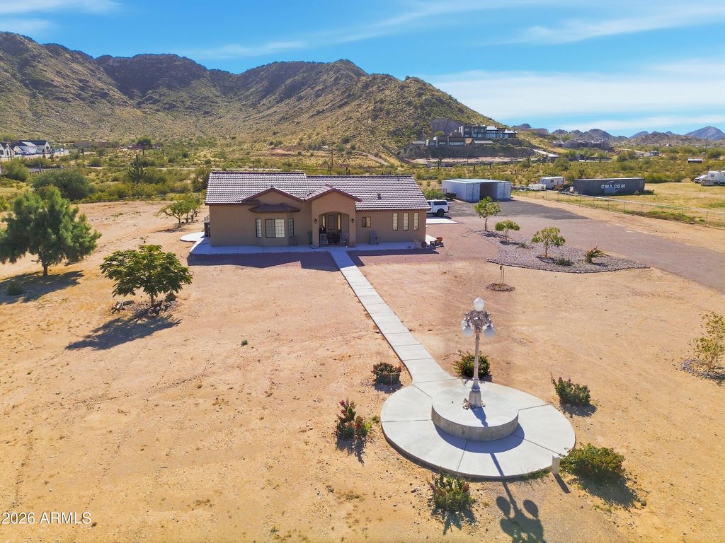 Image 1 of property listing at 7631 W DOVE ROOST Road, San Tan Valley, AZ 85144