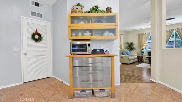 933 Somerville, Irvine, CA 92620