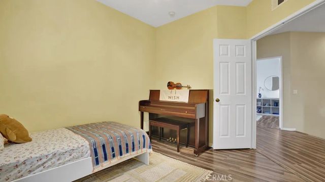 933 Somerville, Irvine, CA 92620