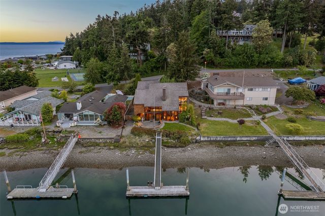 2180 Cove Drive, Oak Harbor, WA 98277