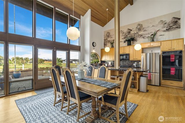 2180 Cove Drive, Oak Harbor, WA 98277