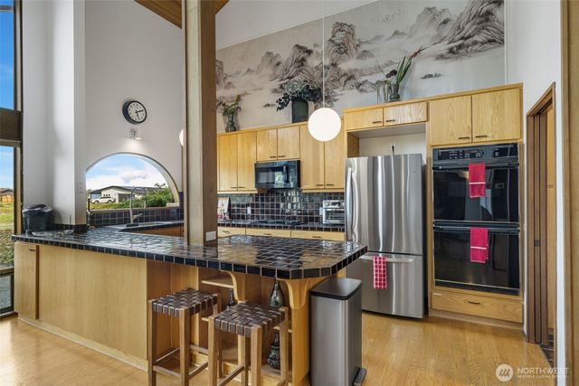 2180 Cove Drive, Oak Harbor, WA 98277