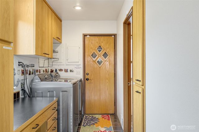 2180 Cove Drive, Oak Harbor, WA 98277