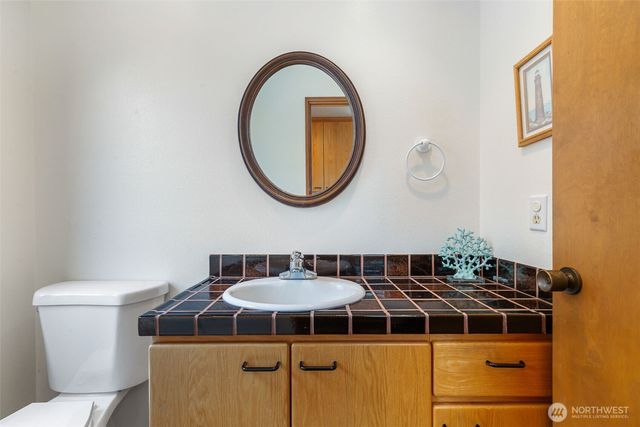 2180 Cove Drive, Oak Harbor, WA 98277