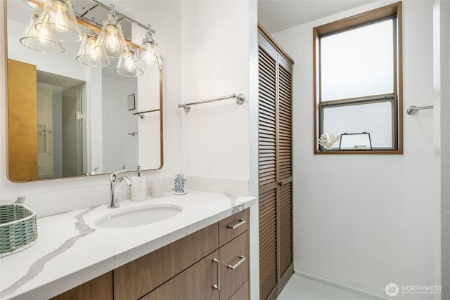 2180 Cove Drive, Oak Harbor, WA 98277