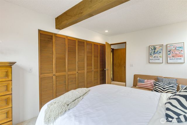 2180 Cove Drive, Oak Harbor, WA 98277