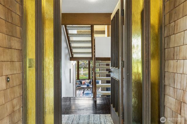 2180 Cove Drive, Oak Harbor, WA 98277