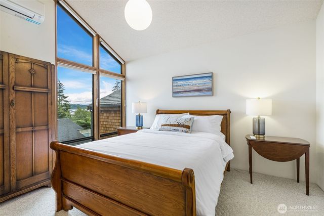 2180 Cove Drive, Oak Harbor, WA 98277