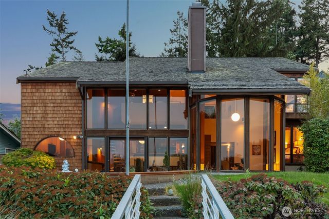 2180 Cove Drive, Oak Harbor, WA 98277