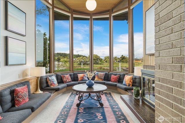 2180 Cove Drive, Oak Harbor, WA 98277