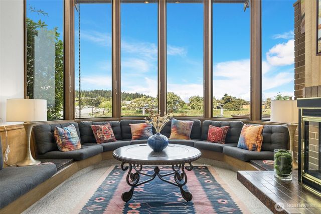 2180 Cove Drive, Oak Harbor, WA 98277